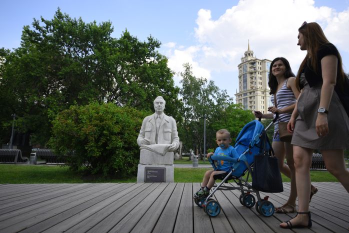 Бюст Брежнева в парке Музеон в Москве