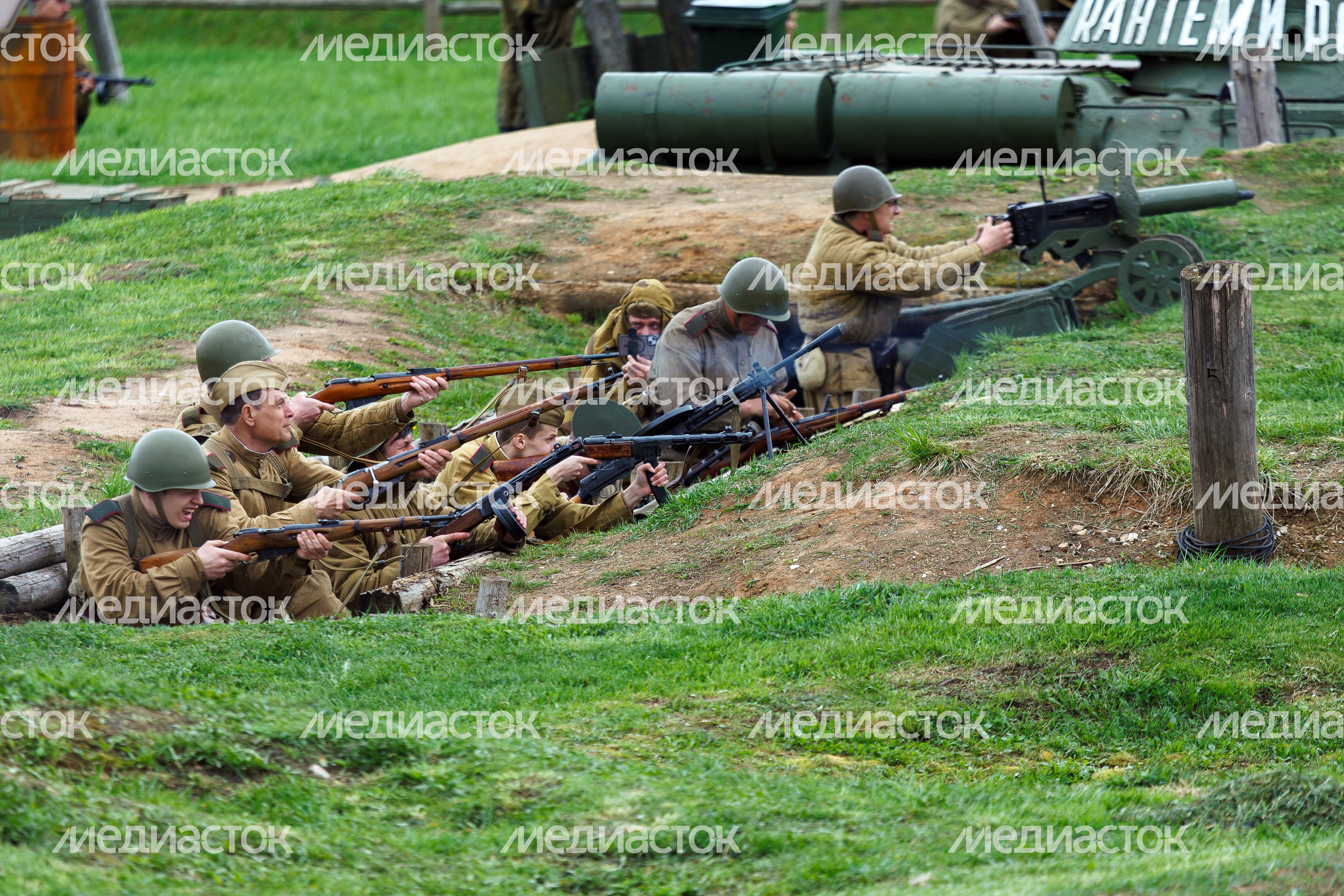 День Победы в Центральном парке «Патриот» Одинцовского округа: военно-историческая реконструкция «В логове зверя» День Победы в Центральном парке «Патриот» Одинцовского округа: военно-историческая реконструкция «В логове зверя»