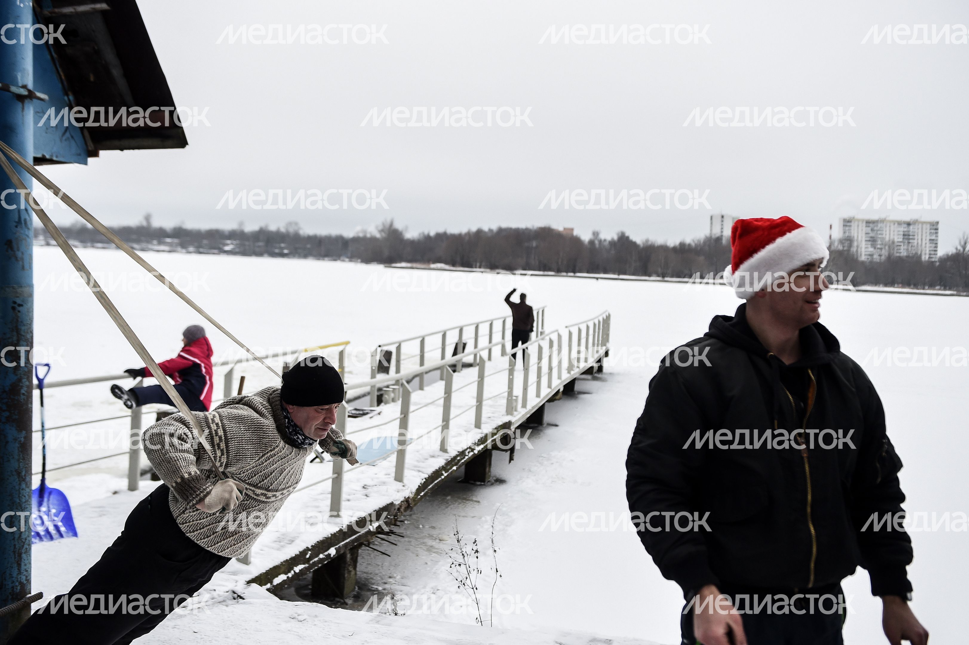 Купание моржей в Долгопрудном