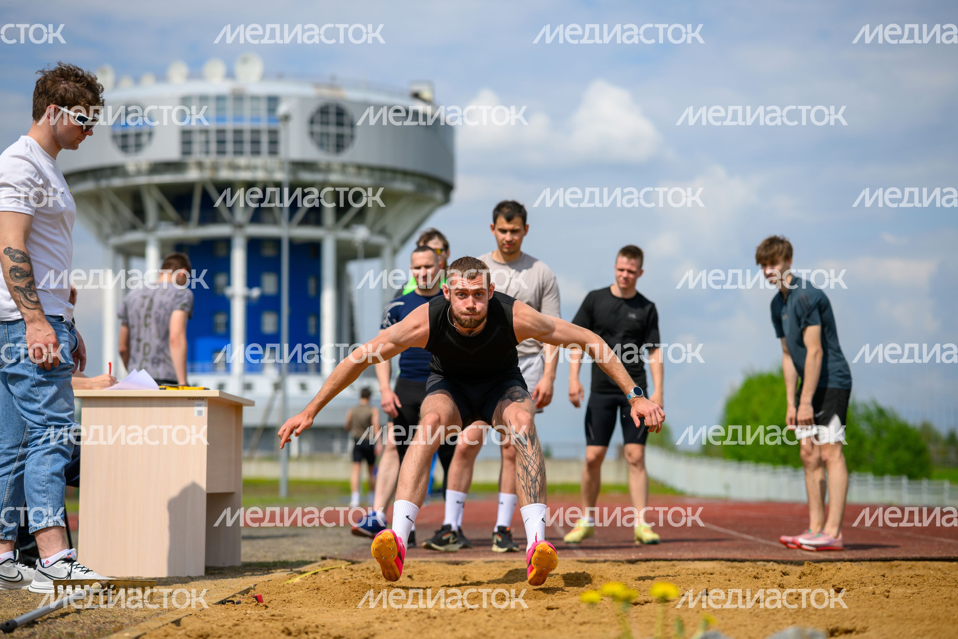 Отбор спортсменов в сборную России по бобслею и скелетону: прыжок в длину с места Отбор спортсменов в сборную России по бобслею и скелетону: прыжок в длину с места