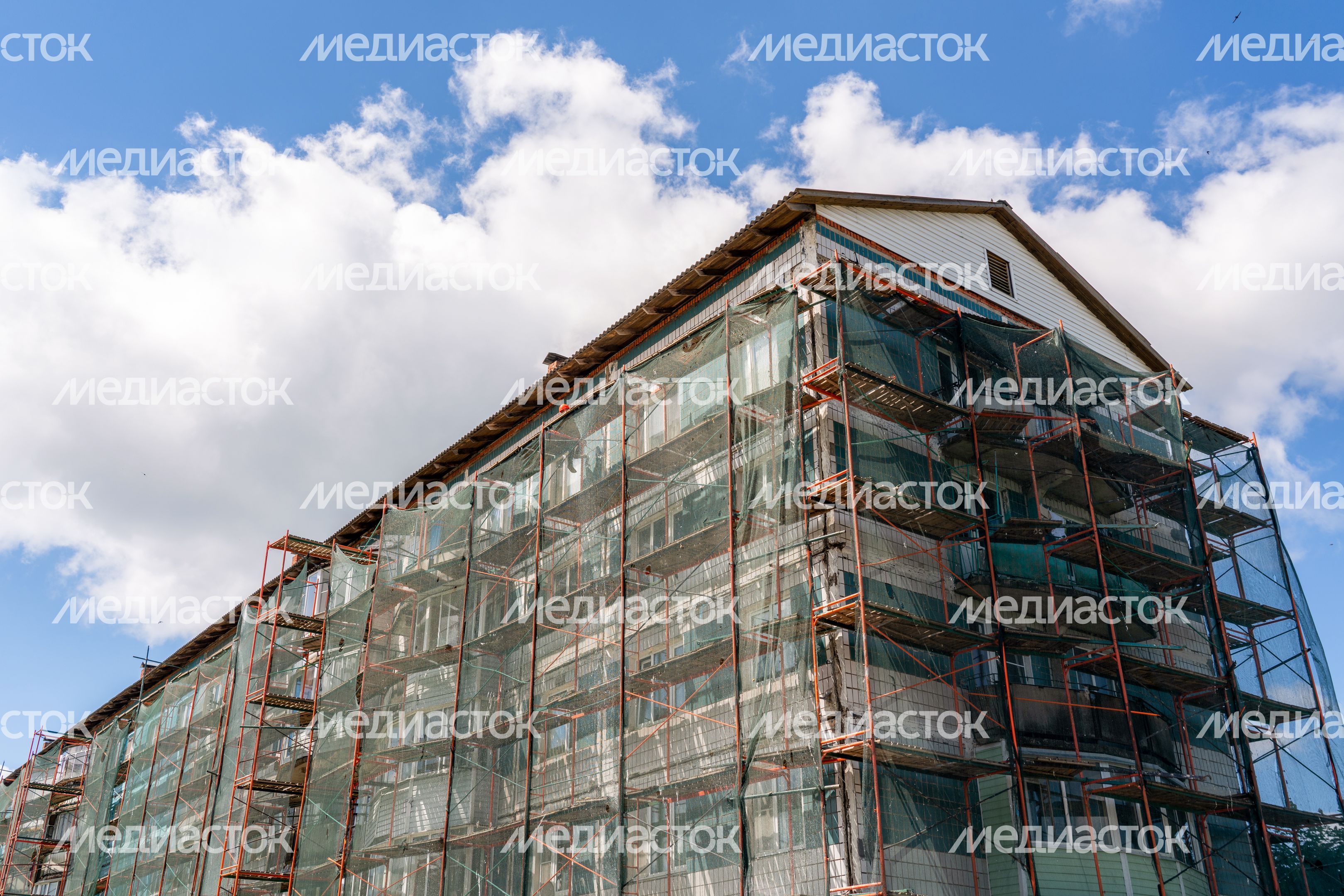 Ремонт фасада многоквартирного дома №2 в селе Новопетровское округа Истра