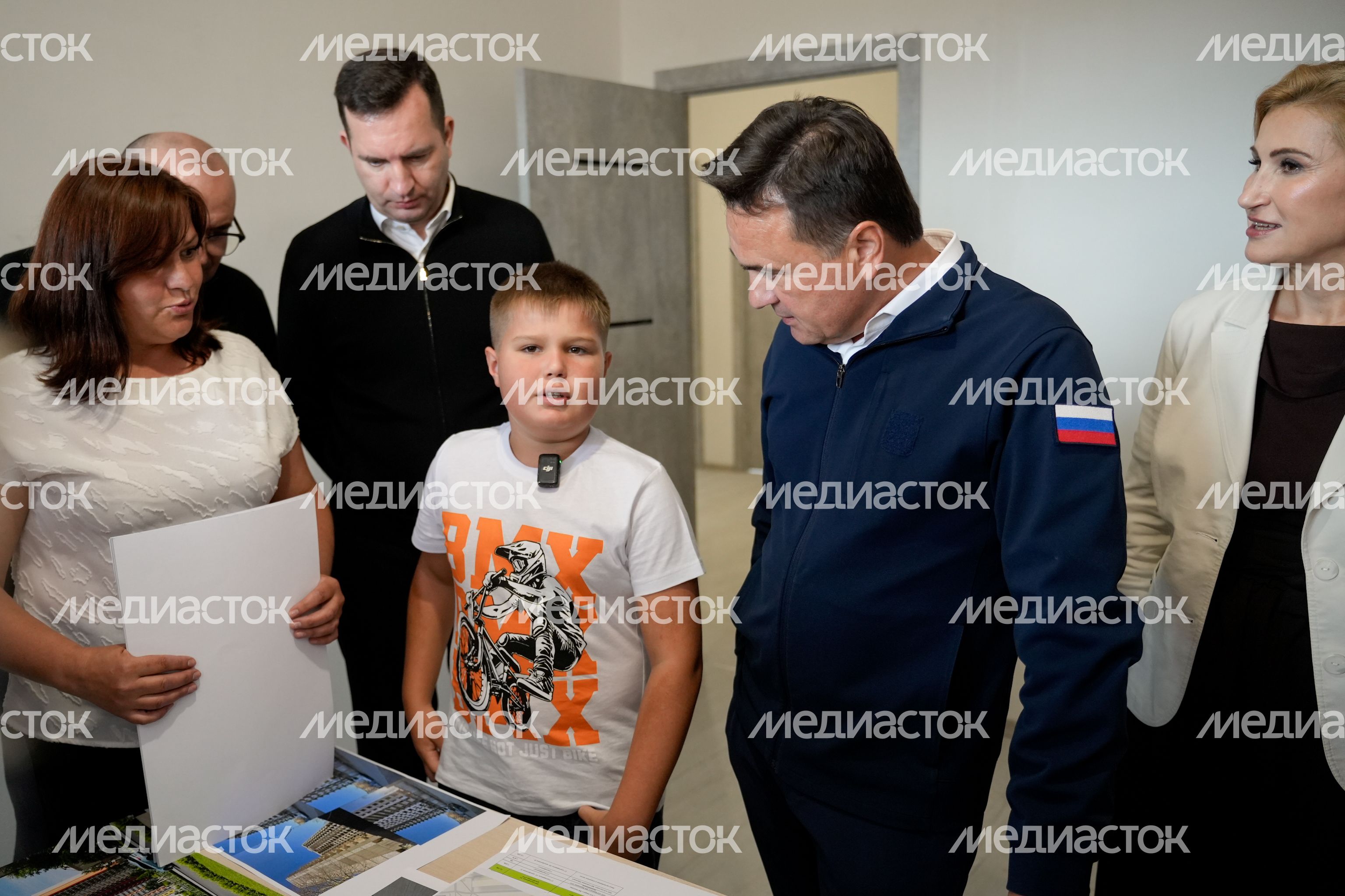 Андрей Воробьев приехал на стройплощадку многоквартирного дома на улице Гоголя в Лосино-Петровском