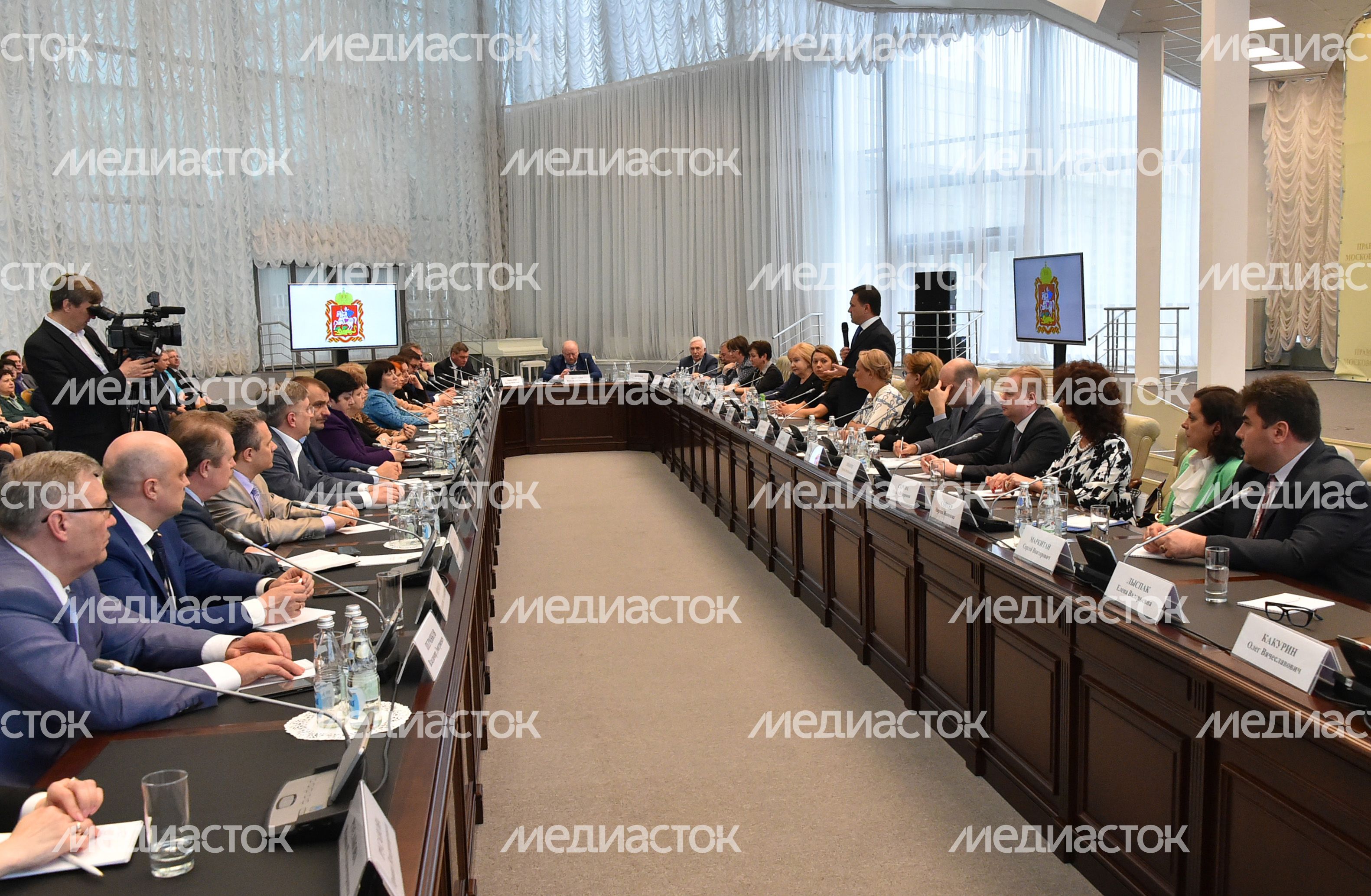 А. Воробьев провел встречу с врачами Подмосковья