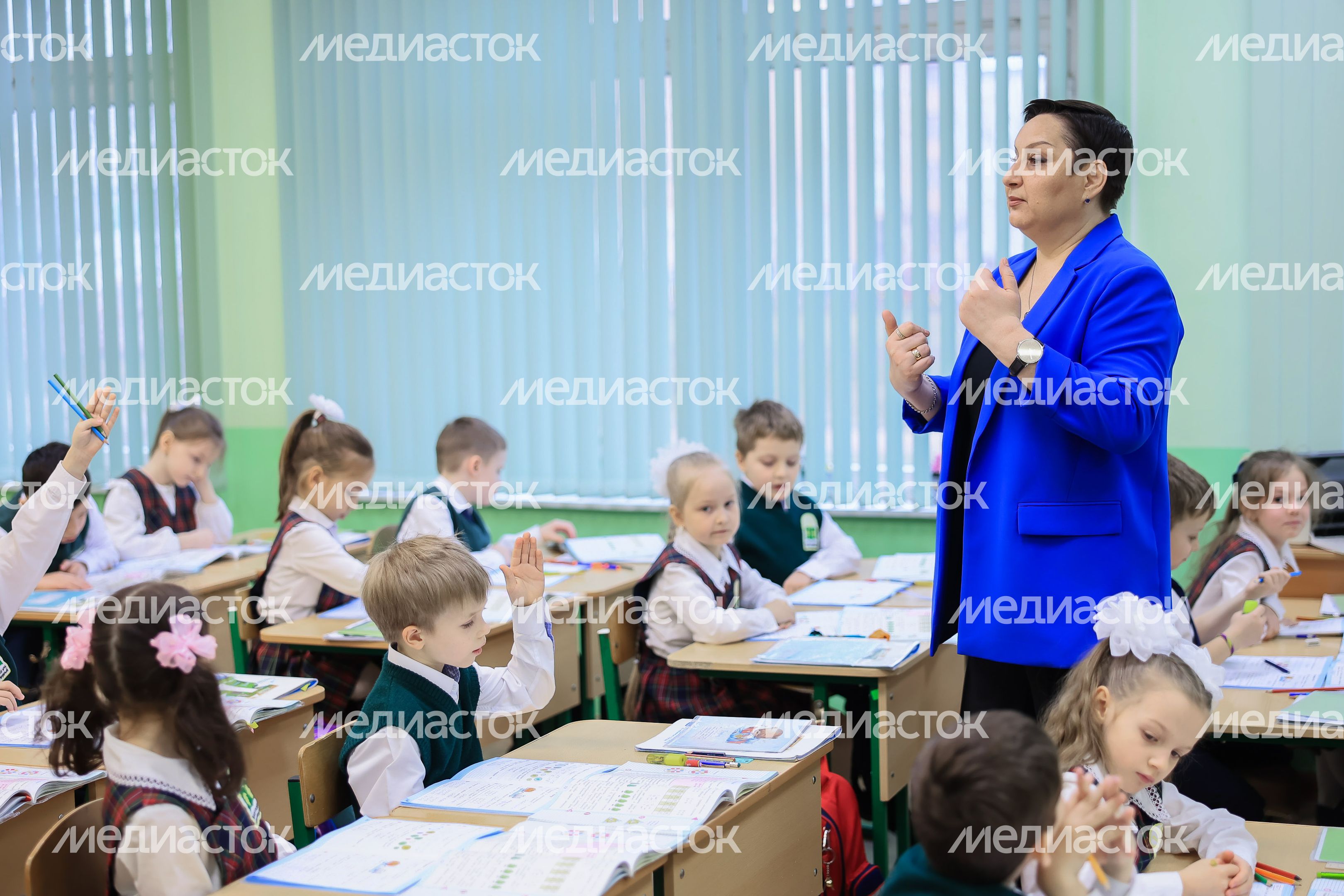 Проверка хода строительства пристройки к школе №14 в Долгопрудном Губернатором Подмосковья