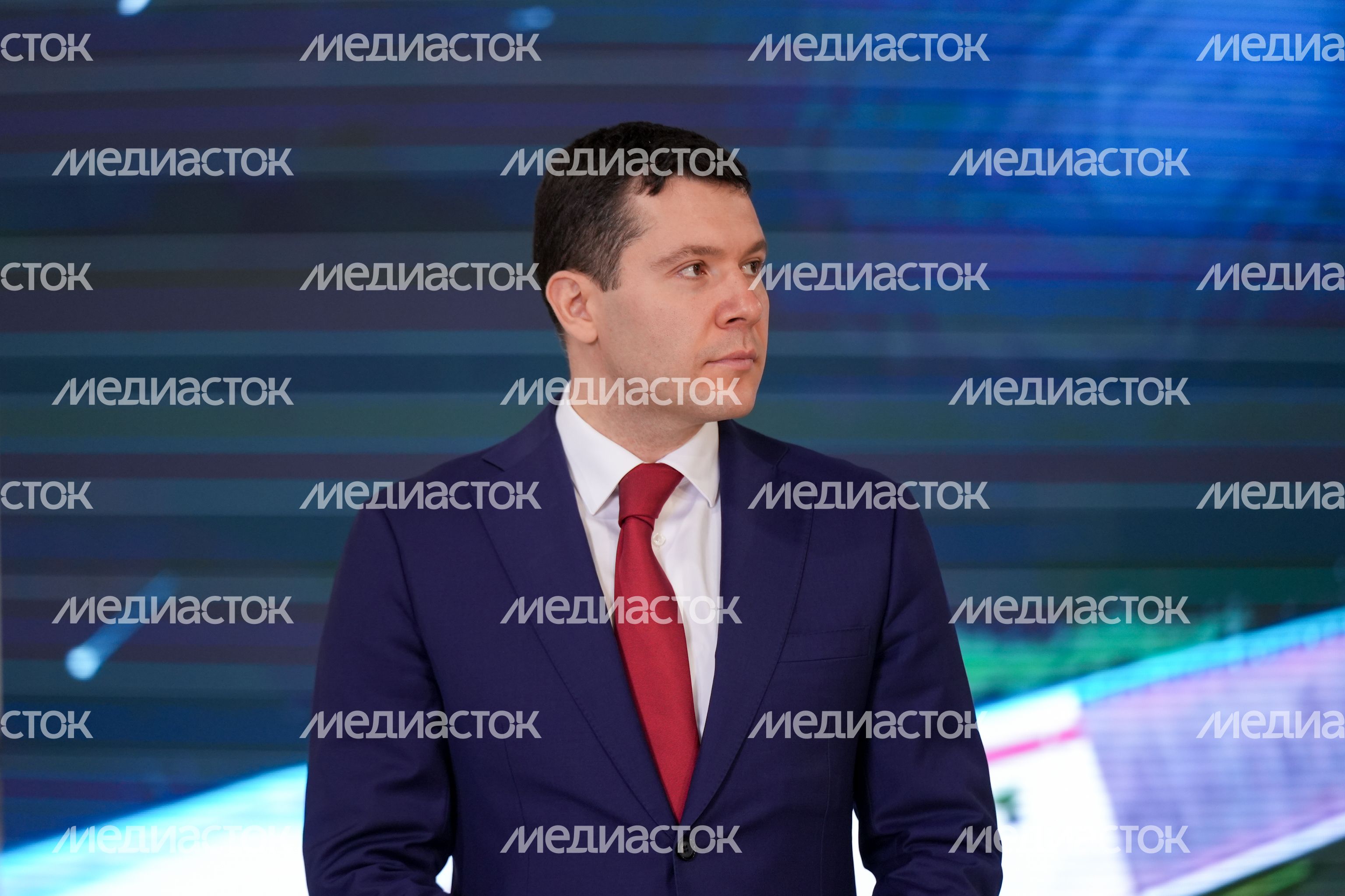 Антон Алиханов запустил первый производственный корпус ГИП "Титан" в Ленинском г.о.
