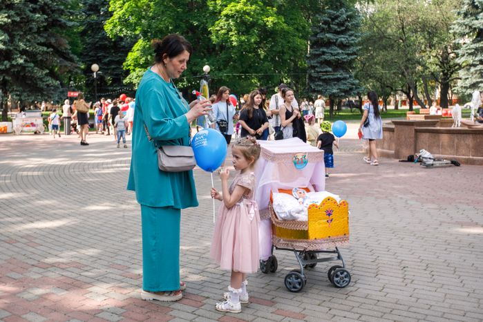 Парад колясок в сквере "Юбилейный" в Химках