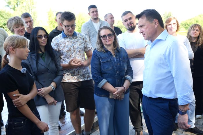 Андрей Воробьев проверил ход благоустройства зоны отдыха у реки Учи в Ивантеевке
