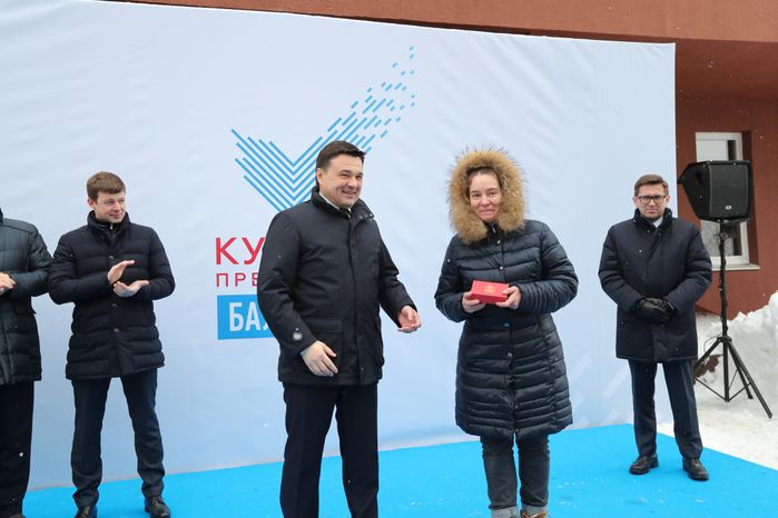 Губернатор вручил ключи от квартир дольщикам ЖК Квартал Лукино в Балашихе
