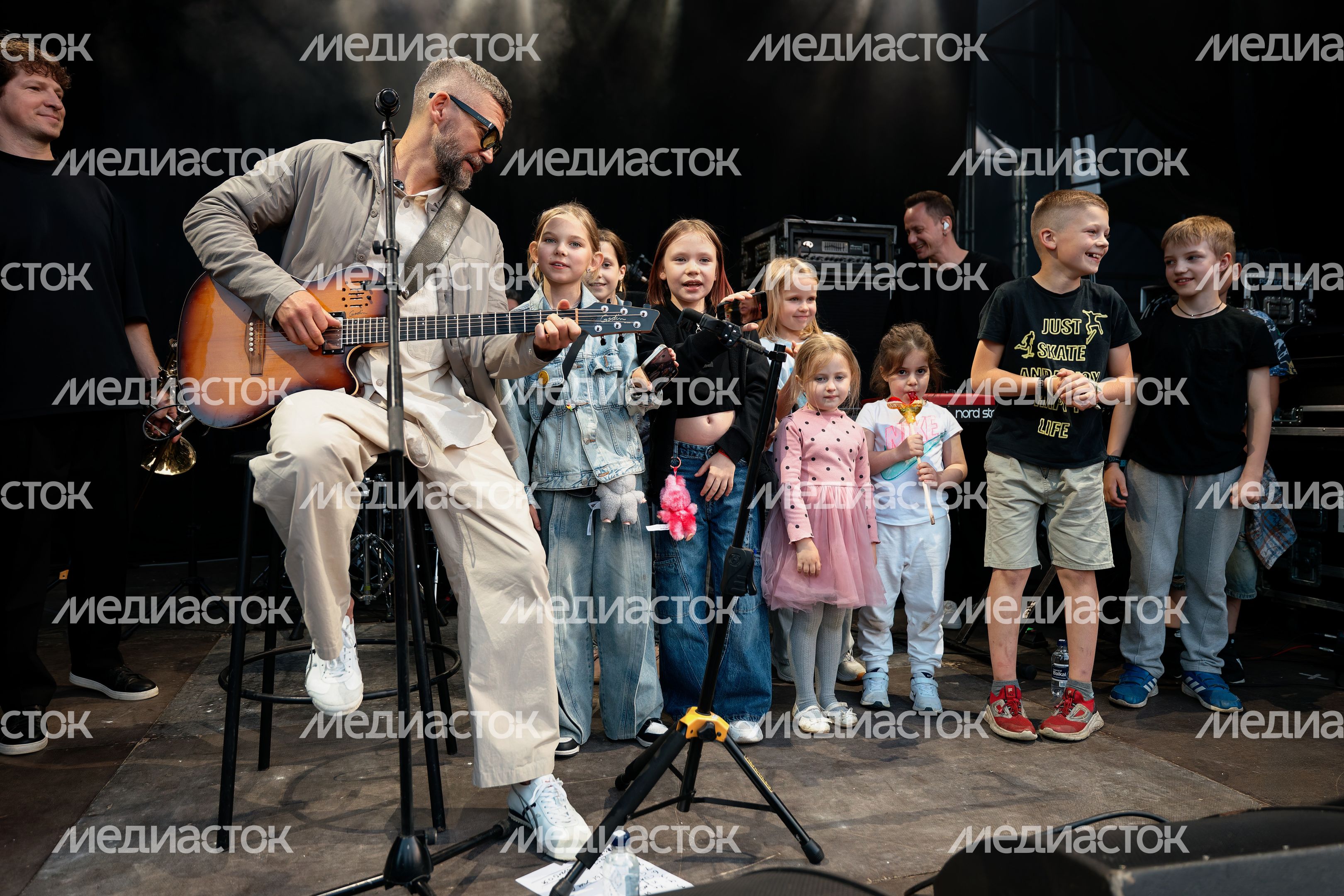 Рок-группа Uma2rman на закрытии фестиваля «Каникулы» в музее-заповеднике «Горки Ленинские» Рок-группа Uma2rman на закрытии фестиваля «Каникулы» в музее-заповеднике «Горки Ленинские»