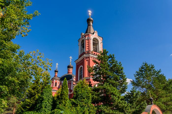 Храм святых мучеников Флора и Лавра в селе Ям округа Домодедово