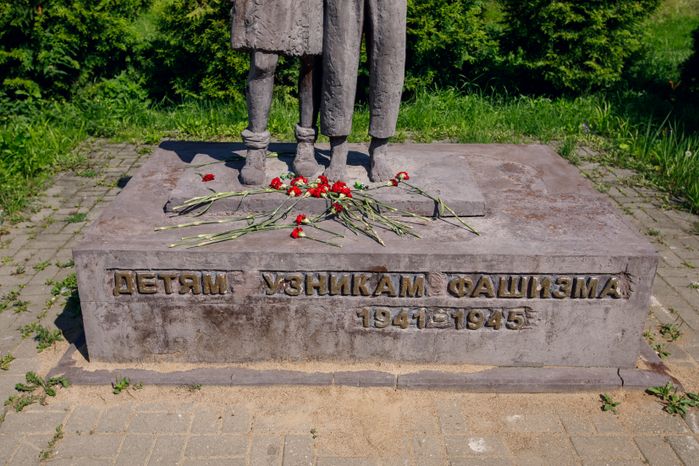 Лобня. Памятник «Детям — узникам фашизма»
