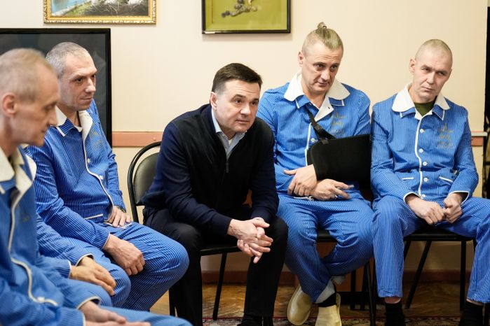 Андрей Воробьев навестил бойцов в военном госпитале под Солнечногорском