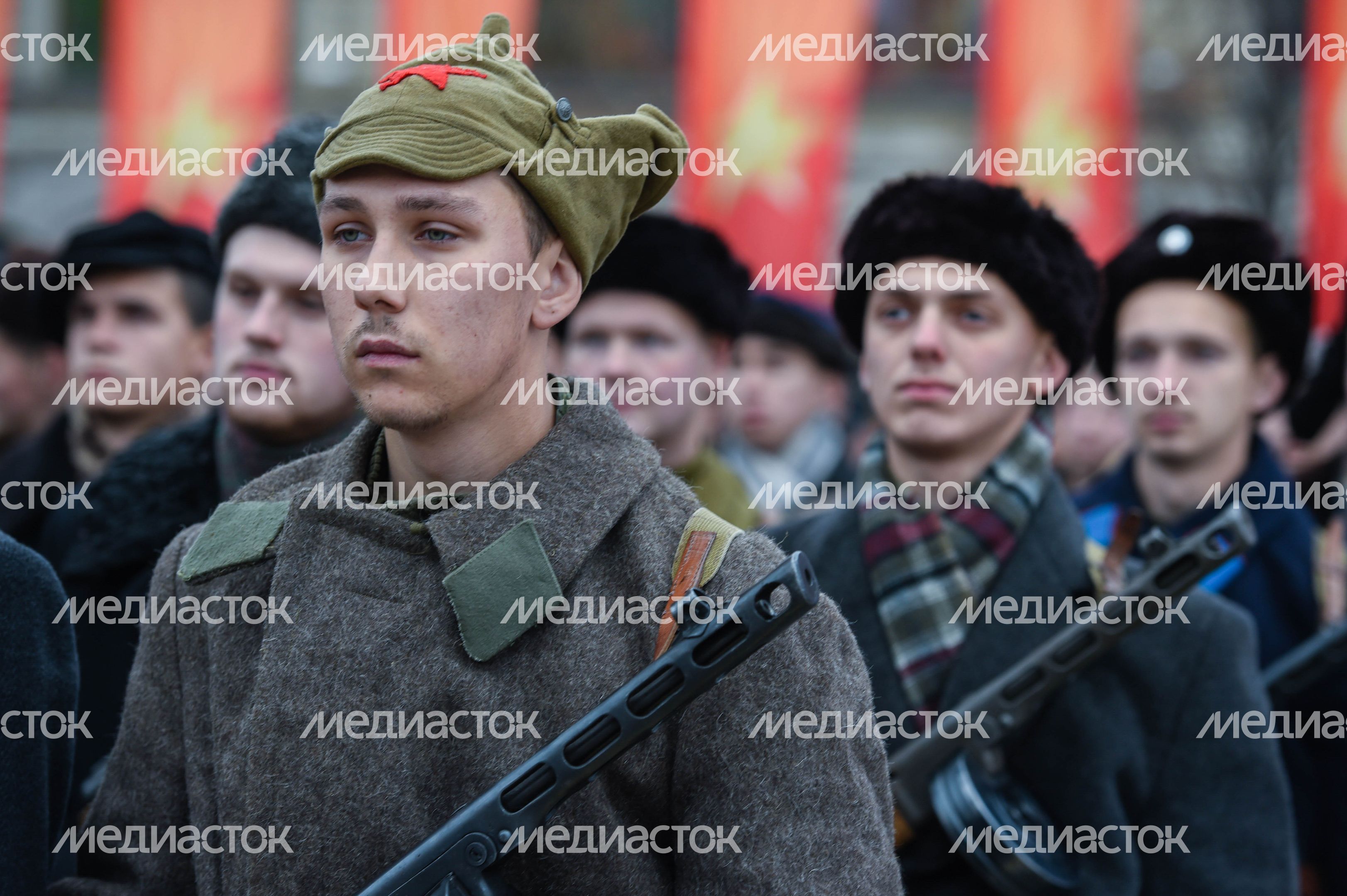 Торжественный марш в честь парада 1941 года на Красной площади в Москве