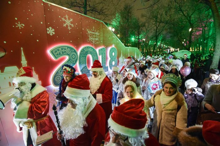 Парад Снегурочек в Москве