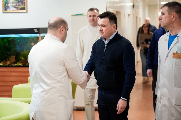 Андрей Воробьев навестил бойцов в военном госпитале под Солнечногорском