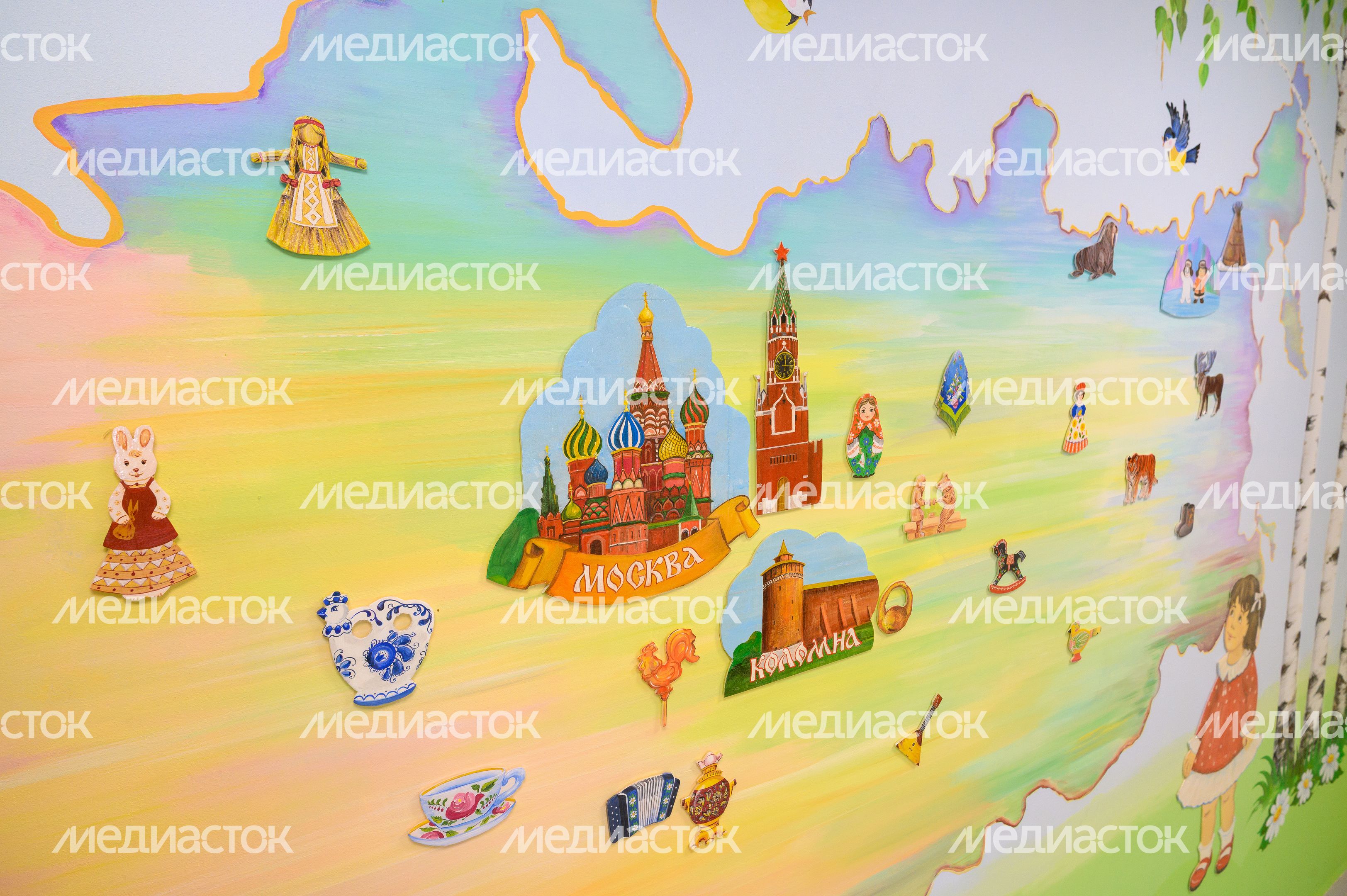 Роспись стен в коридоре нового детского сада «Синички» школы №14 в ЖК «Подлипки город» Коломны Роспись стен в коридоре нового детского сада «Синички» школы №14 в ЖК «Подлипки город» Коломны