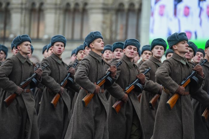 Торжественный марш в честь парада 1941 года на Красной площади в Москве