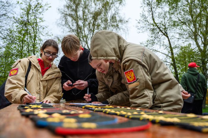 Военно-патриотическая игра «Юнармия, вперед!», посвященная Дню Победы, в Горках Ленинских