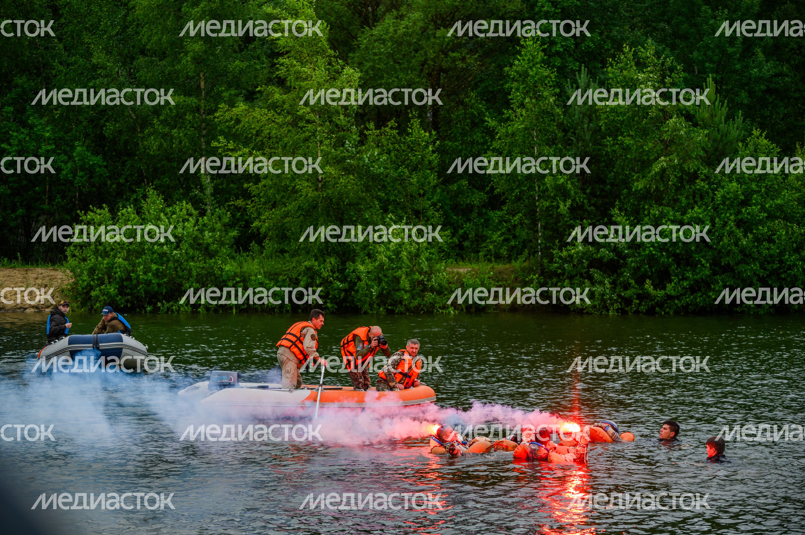 Тренировка космонавтов по действиям после посадки на воду в Ногинске