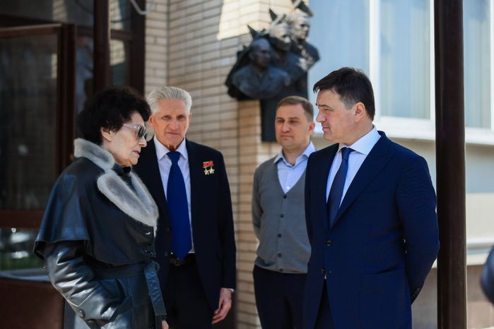 Посещение губернатором космонавта первого отряда