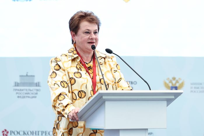 Светлана Орлова на пленарной сессии форума "Россия и мир: тренды здорового долголетия"