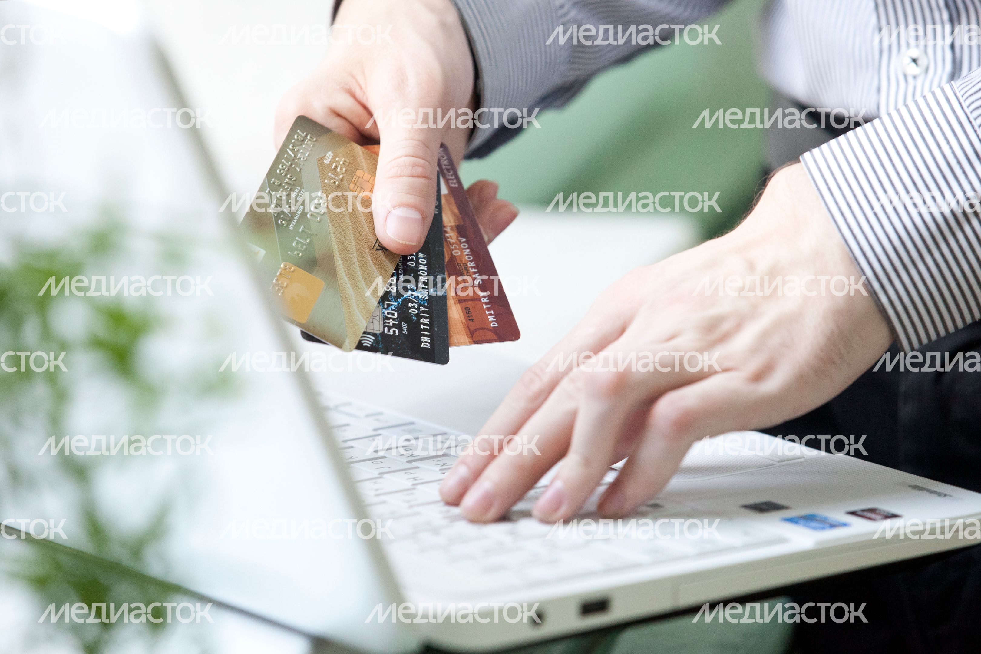 Онлайн-покупка в Интернете Онлайн-покупка в Интернете