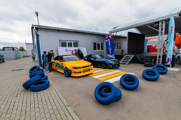Выставка тюнингованных автомобилей на фестивале рабочих профессий в автомобилестроении «ВОЛИН ФЕСТ 2025» в Одинцово