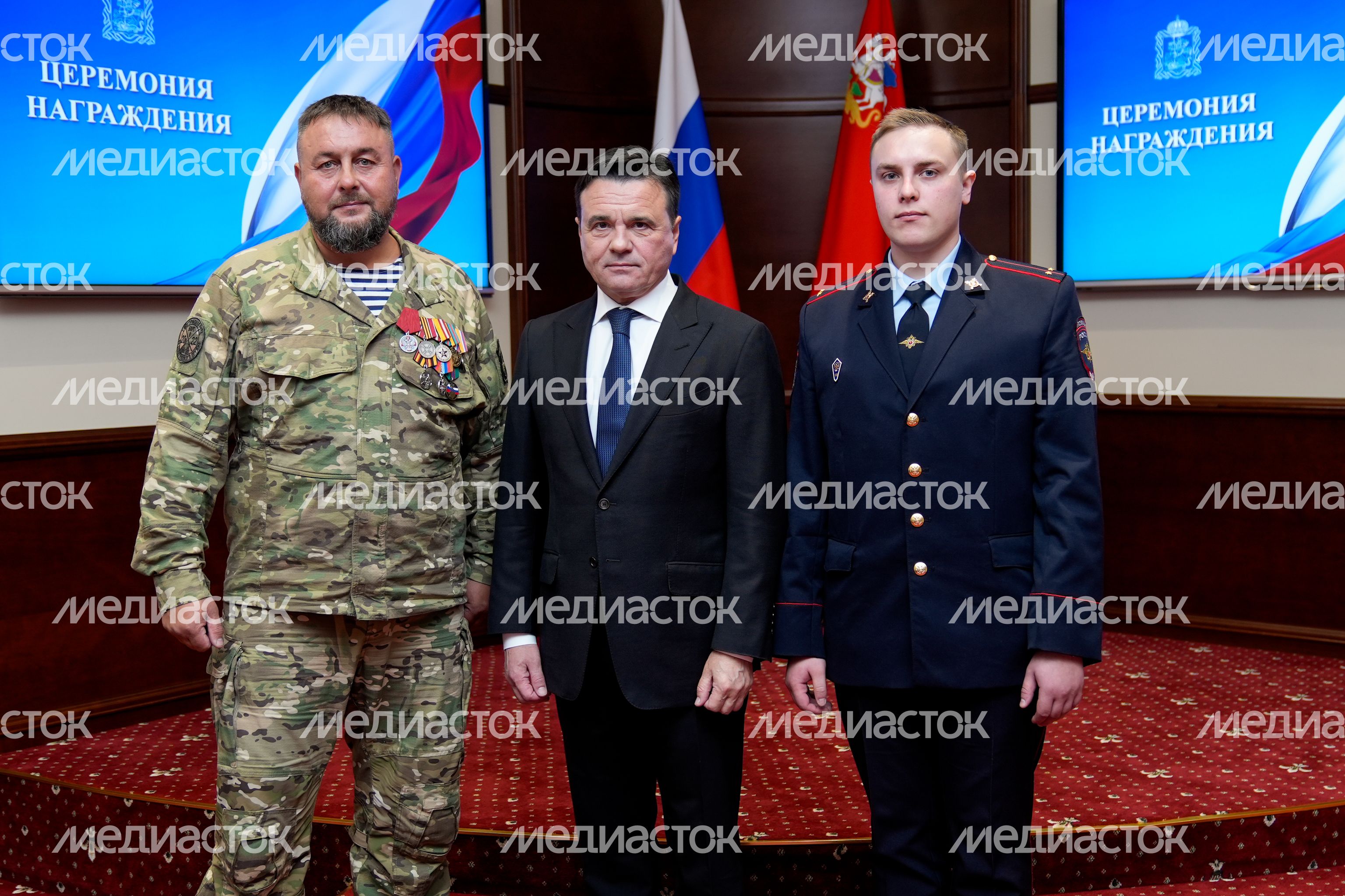 Андрей Воробьев вручил госнаграды бойцам БАРСа и бригады ГРОМ "Каскад" Андрей Воробьев вручил госнаграды бойцам БАРСа и бригады ГРОМ "Каскад"