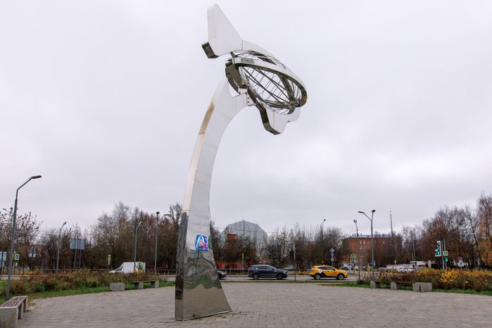 Памятник дирижаблю в микрорайоне Центральный города Долгопрудный