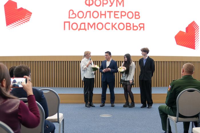 Андрей Воробьев поблагодарил волонтеров за добрые дела и вручил областные награды