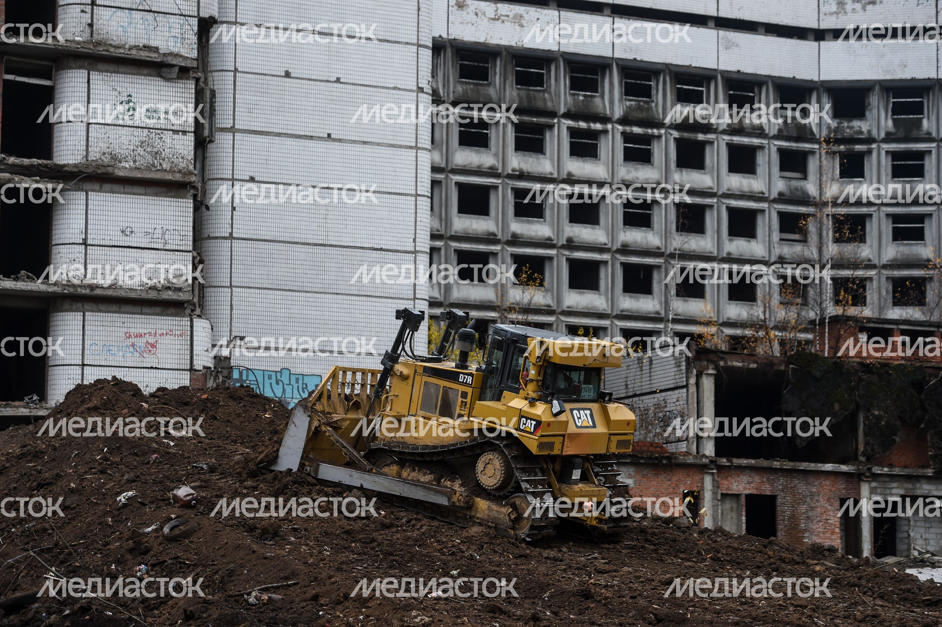 Начало работ по демонтажу Ховринской заброшенной больницы