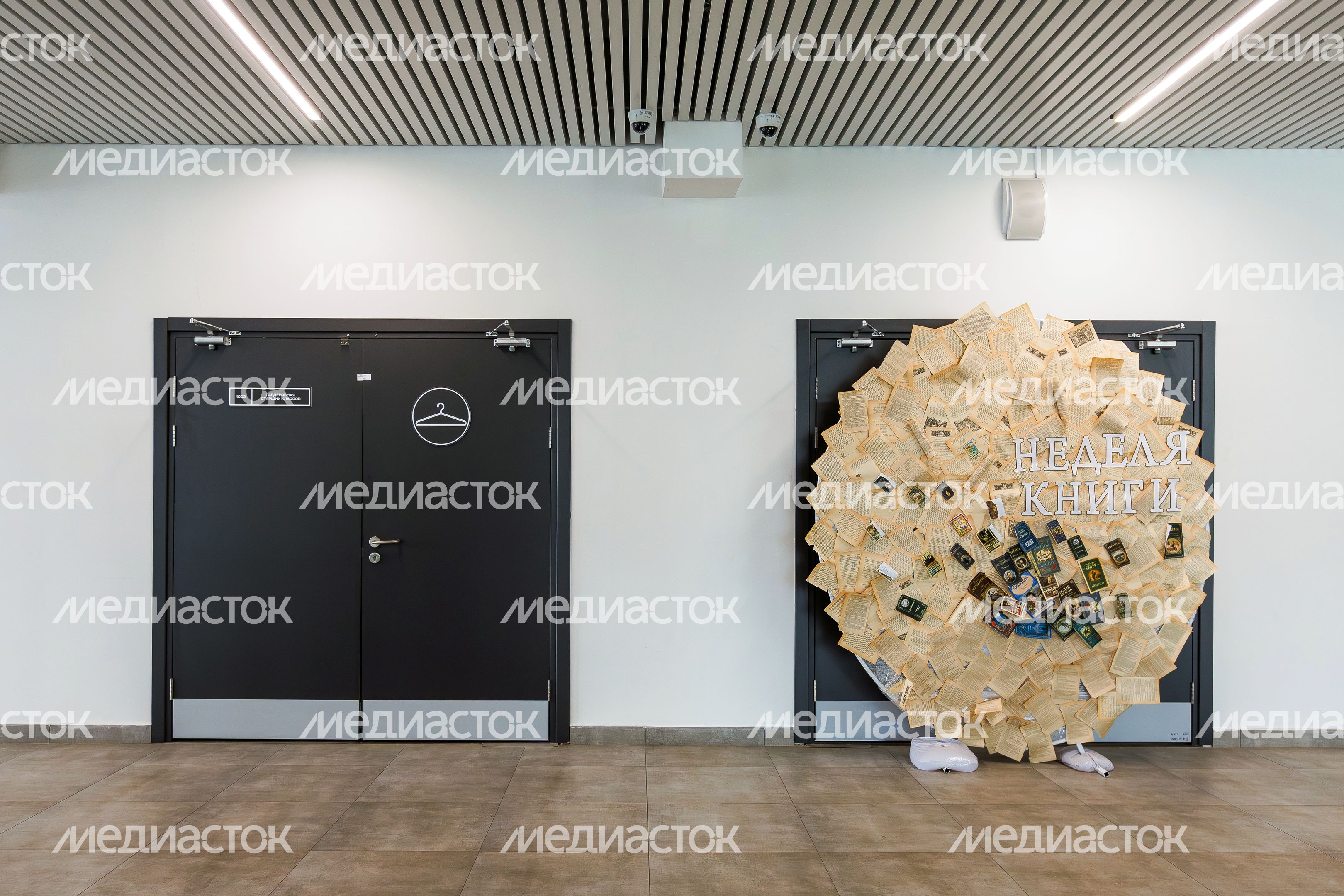 Коридор Образовательного комплекса «Маяк» в деревне Ям округа Домодедово Коридор Образовательного комплекса «Маяк» в деревне Ям округа Домодедово