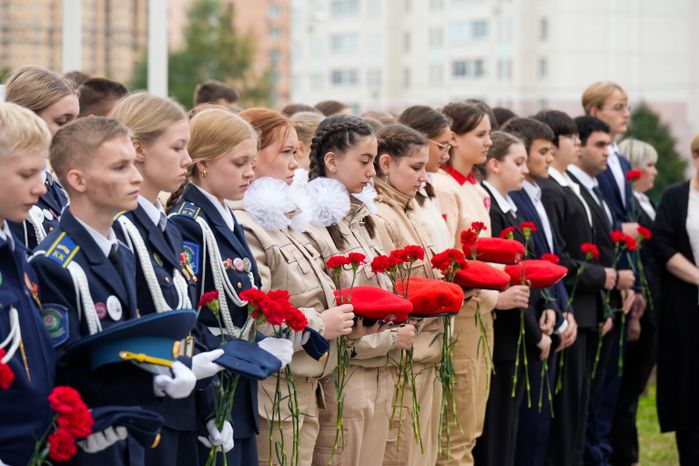 Мемориальную доску Героя РФ Артема Щукина открыли в подольской школе №30