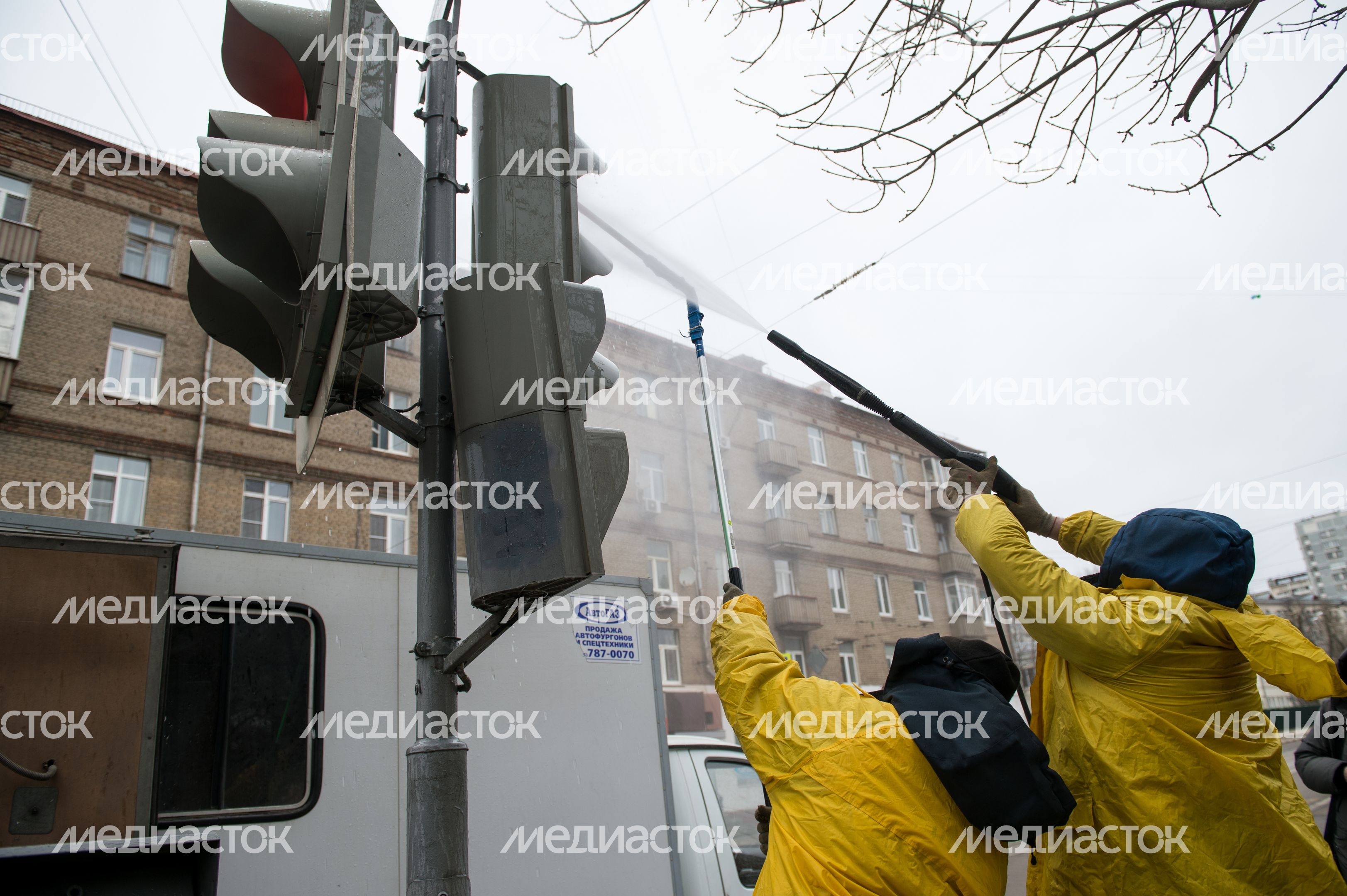 ЦОДД чистит светофоры в Москве