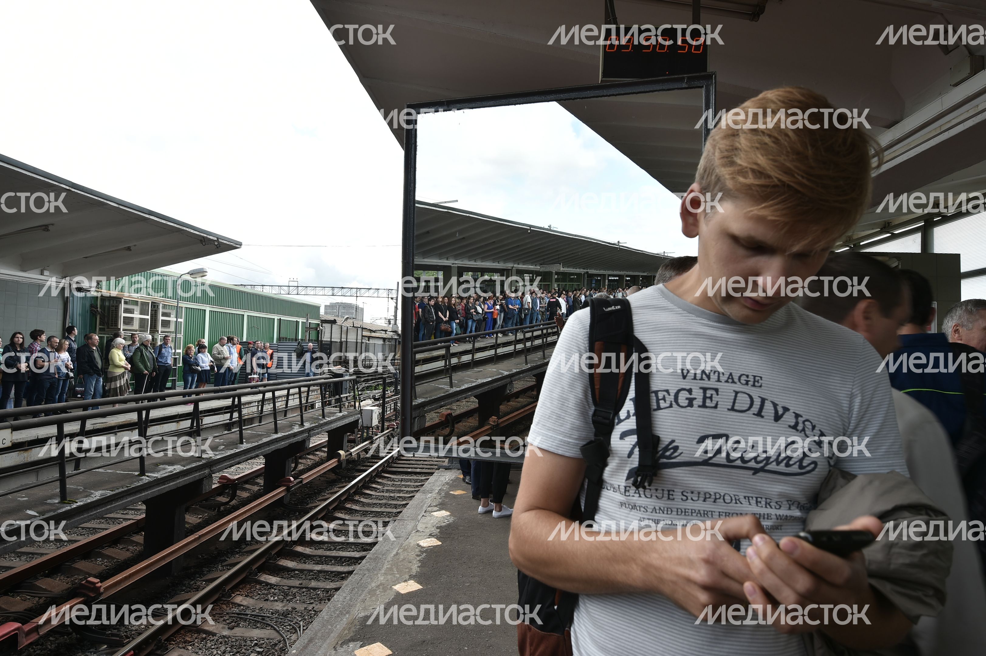 Транспортный коллапс из-за пожара возле станции «Выхино» в Москве