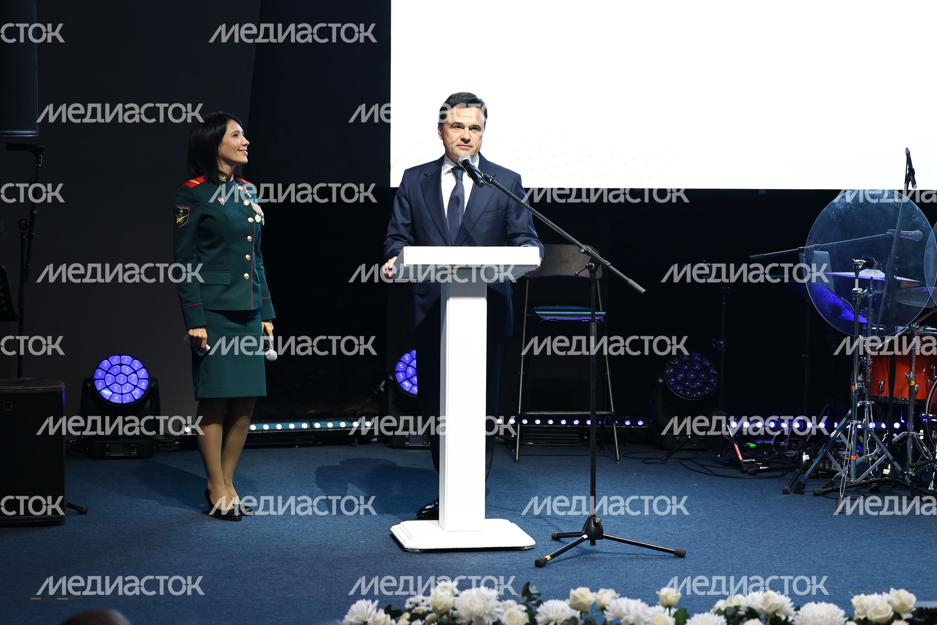 Андрей Воробьев поздравил коллектив МОНИКИ с юбилеем Андрей Воробьев поздравил коллектив МОНИКИ с юбилеем