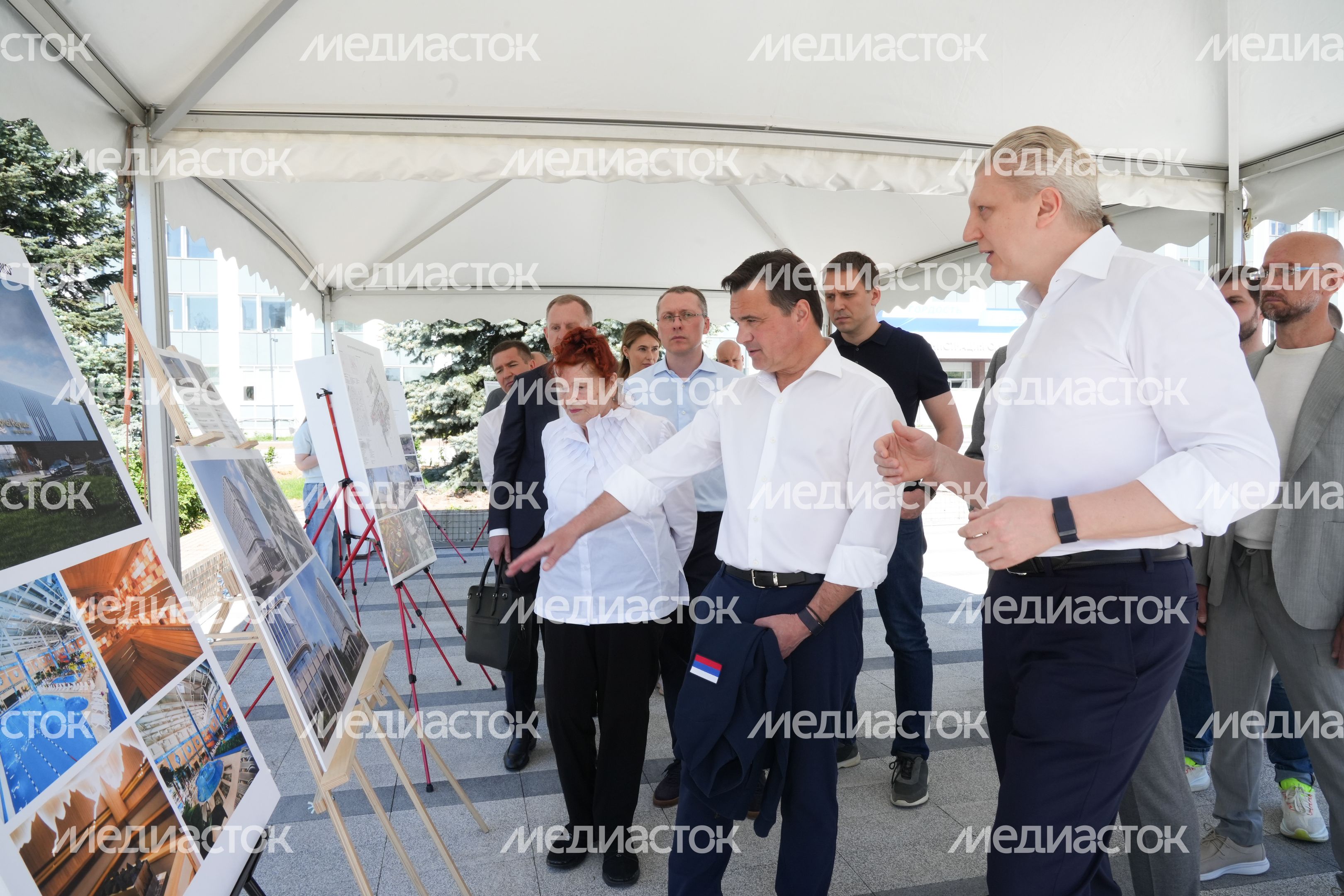 Андрей Воробьев проверил реконструкцию Центральной площади в Одинцове Андрей Воробьев проверил реконструкцию Центральной площади в Одинцове