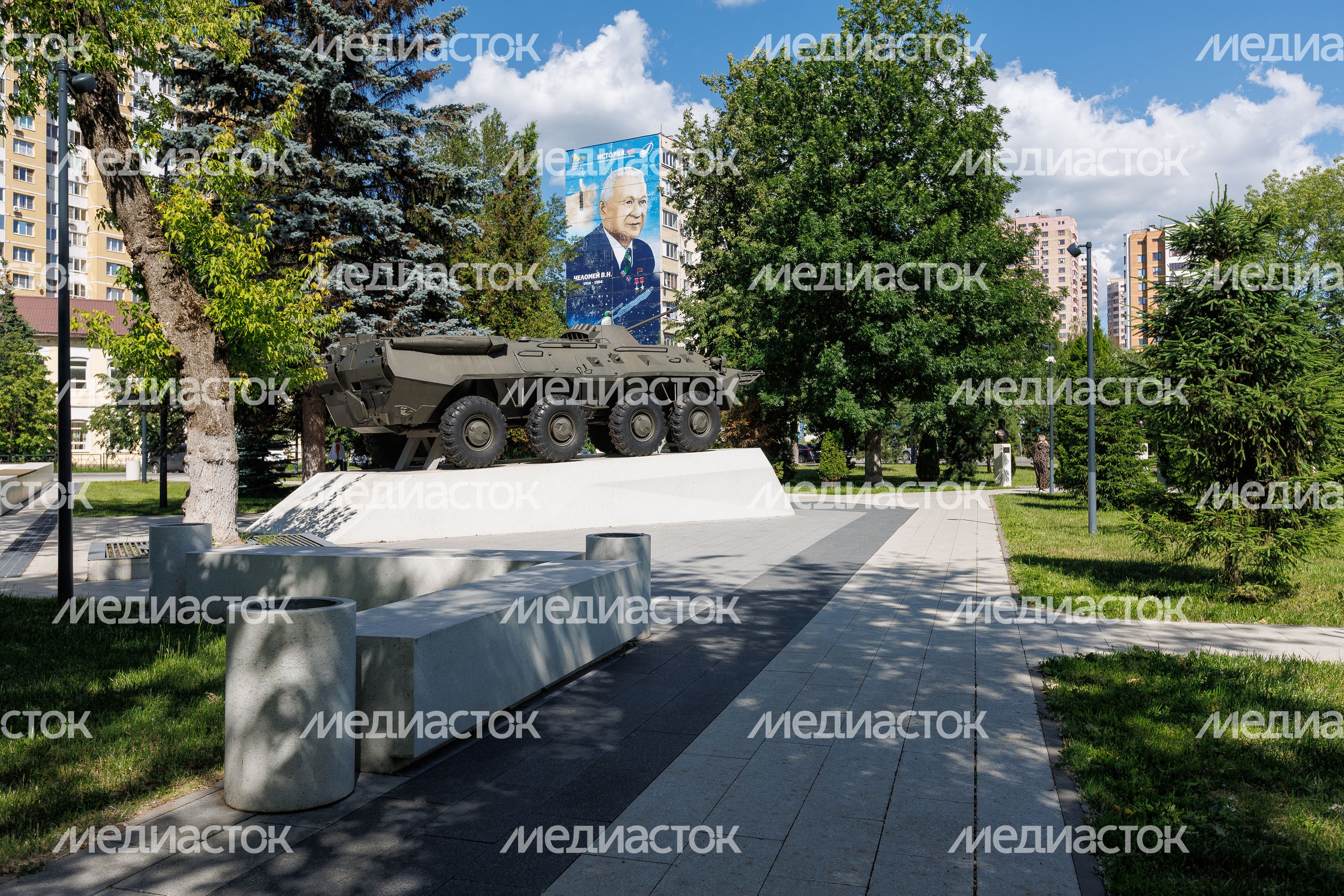 БТР-80 в сквере Победы в Реутове БТР-80 в сквере Победы в Реутове