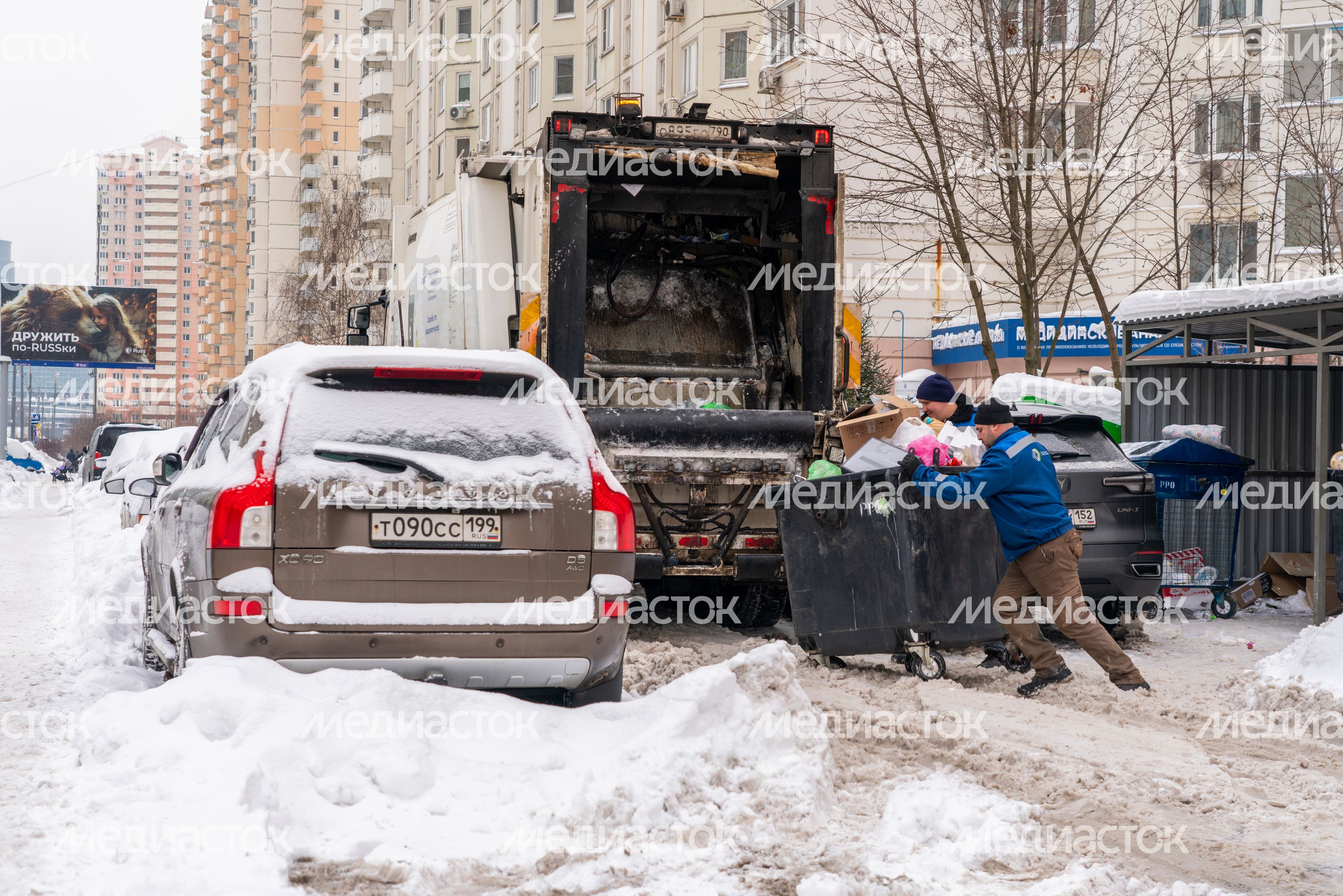 Работа мусоровозов зимой в Красногорске Работа мусоровозов зимой в Красногорске