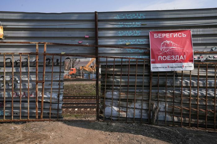 Проверка строительства пешеходного перехода в Люберцах Губернатором Подмосковья