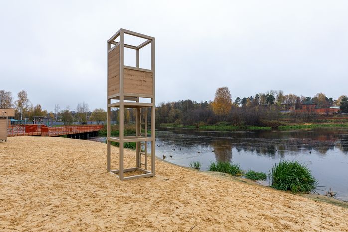 Пляж в городском парке культуры и отдыха г. Ивантеевка осенью