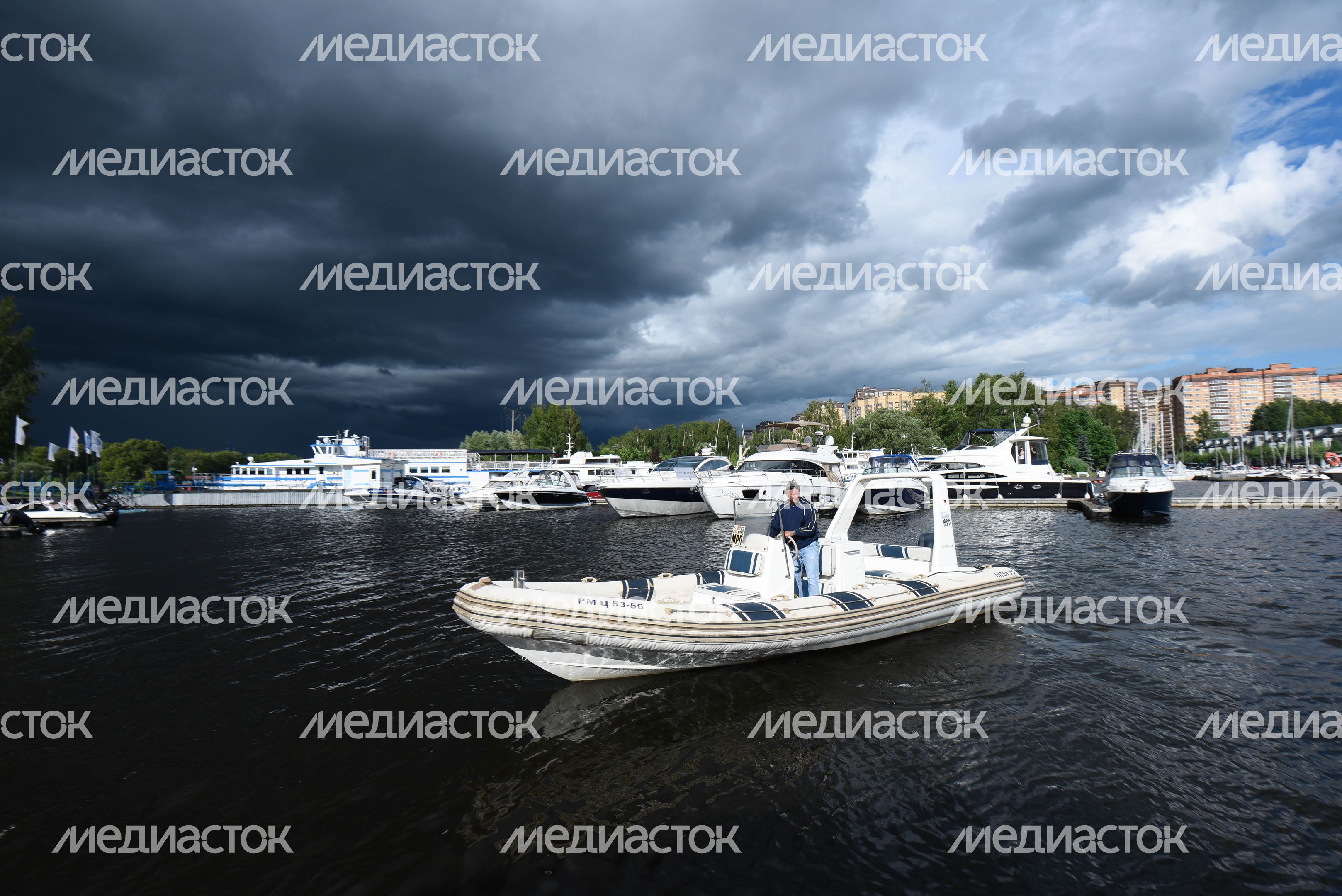 Московский международный яхтенный порт в Долгопрудном
