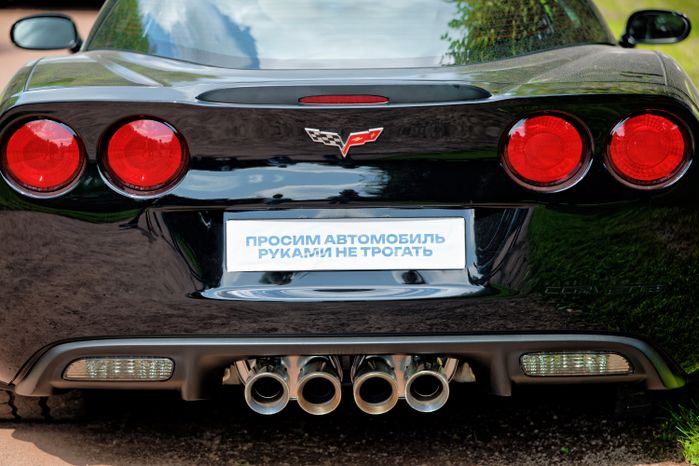 Ретроавтомобили и суперкары на автофестивале «Автовыходные в Архангельском» в округе Красногорск