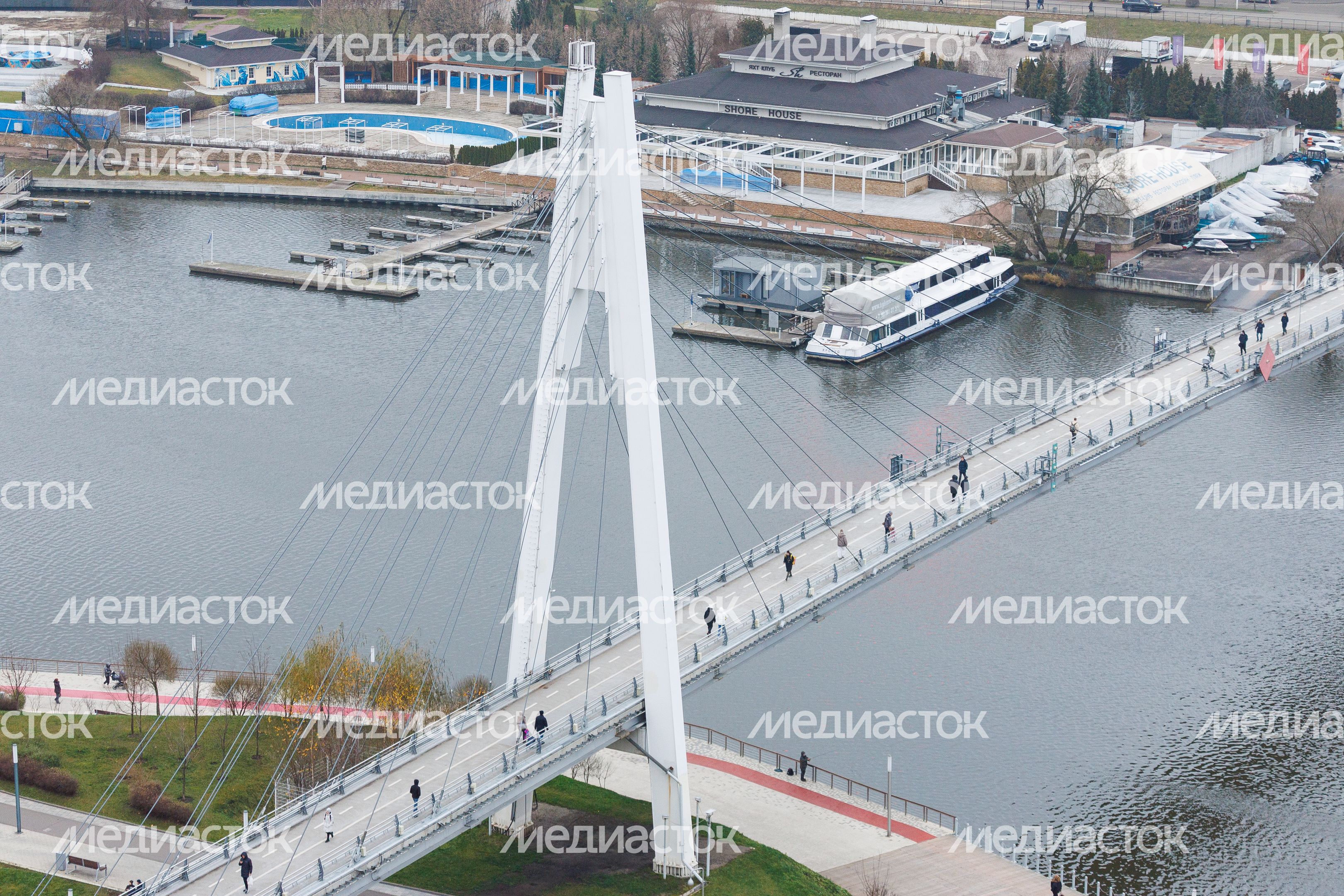 Пешеходный Павшинский мост через Москву-реку в Красногорске Пешеходный Павшинский мост через Москву-реку в Красногорске