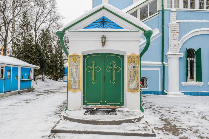 Николо-Архангельский храм в Балашихе зимой