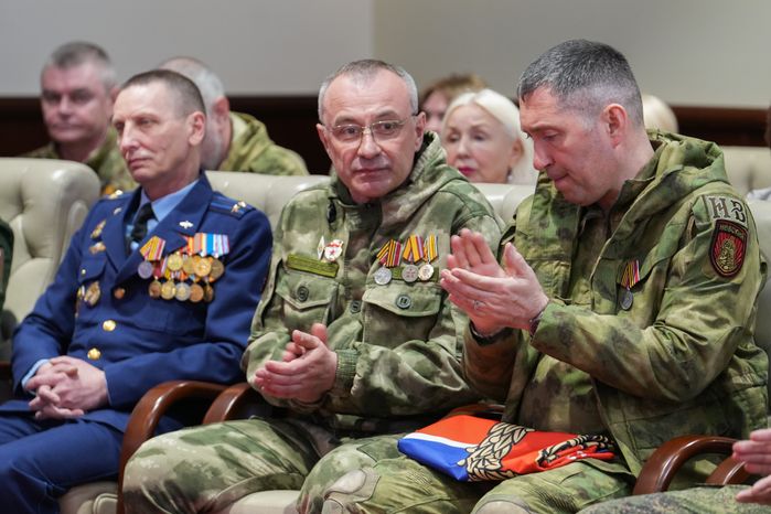 Добровольцам подразделения БАРС вручили государственные награды
