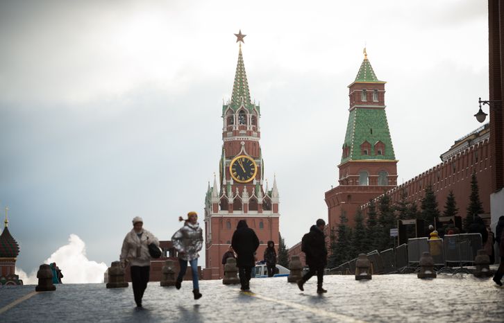 Люди в масках в период эпидемии коронавируса
