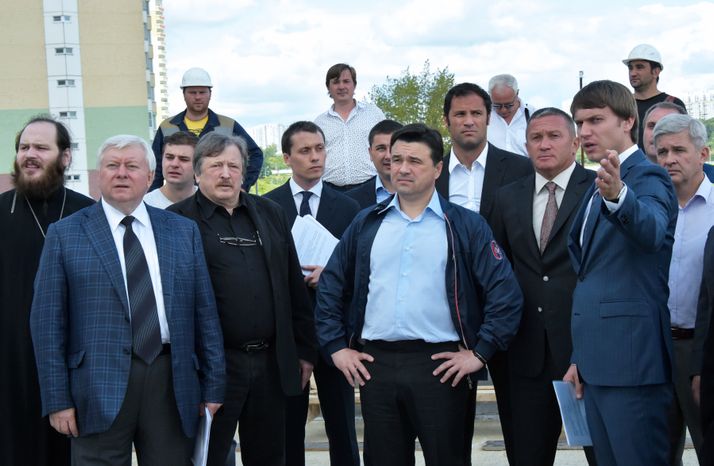 А. Воробьев проверил ход строительства Никольского храма в Красногорске