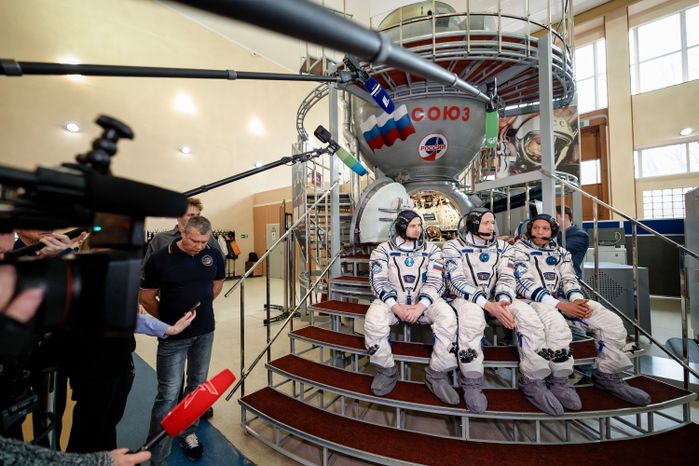 Дублирующий экипаж космонавтов МКС-73 на комплексной тренировке в Звездном городке