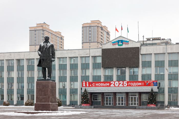 Центральную площадь Одинцово украсили к Новому году